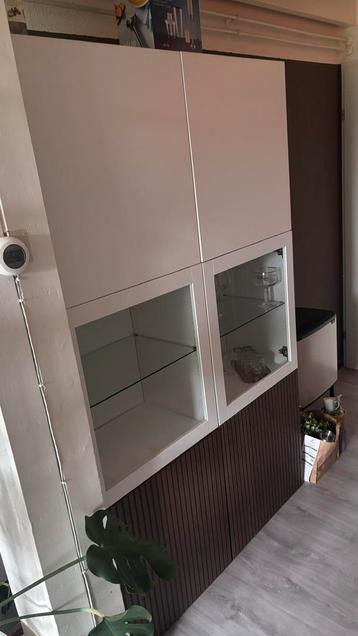 BESTA Wandkast inclusief Utrusta drukbeslag beschikbaar voor biedingen