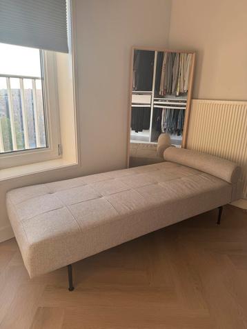 Lounge bank