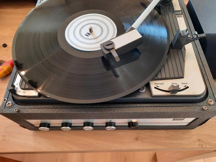 DUAL P 1011 V26 platenspeler met lampenversterker uit 1966., Audio, Tv en Foto, Platenspelers, Gebruikt, Dual, Automatisch, Ophalen