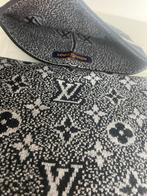 Louis Vuitton must en sjaal set - Monogram Eclipse, Ophalen of Verzenden, Nieuw, Overige maten, Muts