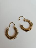 Prachtige goudkleurige oorbellen, Hangers, Ophalen of Verzenden, Zo goed als nieuw, Goud