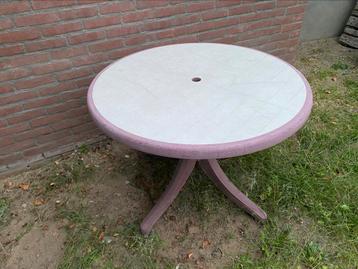 Tuintafel kunststof beschikbaar voor biedingen