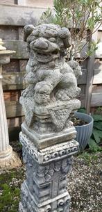 Chinees beeld van een Foo Dog, Tempelleeuw op zuil, Ophalen