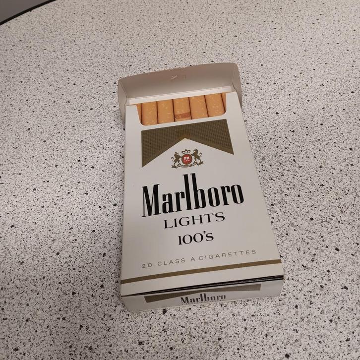 Display Sigaret	Marlboro Lights pak groot 13x20 cm, Verzamelen, Merken en Reclamevoorwerpen, Zo goed als nieuw, Reclamebord, Ophalen of Verzenden