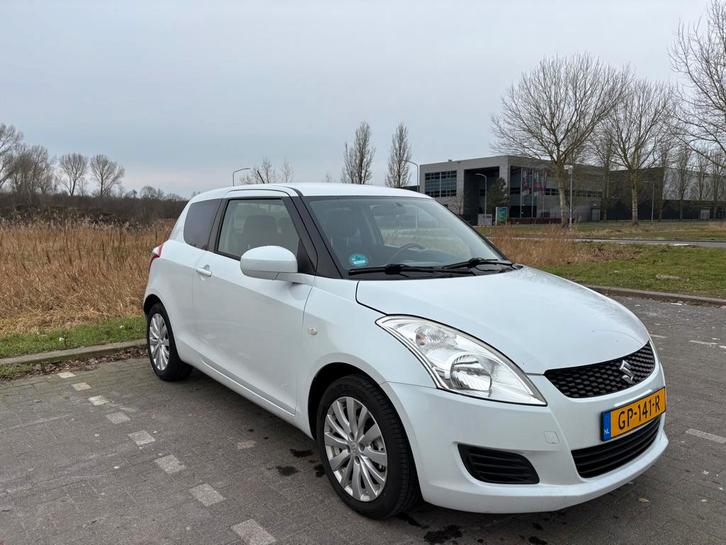 Suzuki Swift 1.2 3-D 2011 Wit, Auto's, Suzuki, Particulier, Swift, ABS, Airbags, Bluetooth, Elektrische ramen, Lichtmetalen velgen