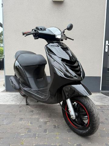 ⭐️Piaggio zip 2020 Brom 45km/h 4t 50cc Sp-Line glans zwart⭐️ beschikbaar voor biedingen