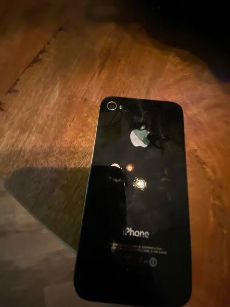 Oude iPhone 4 - Verzamelobject of voor onderdelen, Telecommunicatie, Mobiele telefoons | Apple iPhone, Ophalen, Gebruikt, Zwart