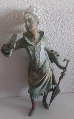 Antiek beeld van een dame met parasol, Ophalen of Verzenden
