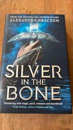 Alexandra Bracken silver in the bone fairyloot, Ophalen of Verzenden, Zo goed als nieuw