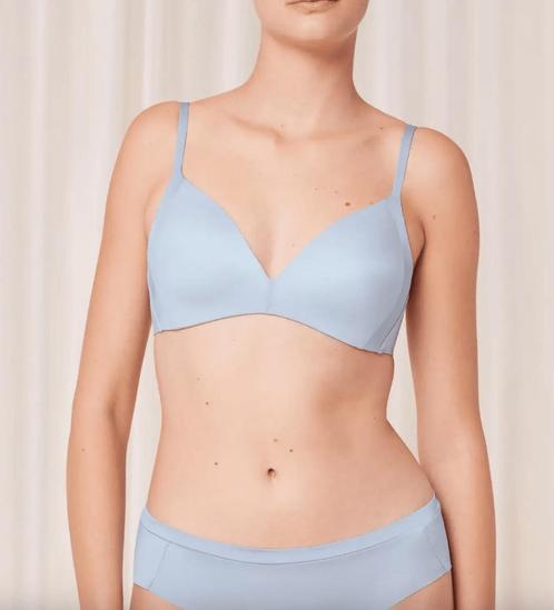 Te koop 30% korting Triumph body M-U soft touch P fairy blue, Kleding | Dames, Ondergoed en Lingerie, BH, Blauw, Verzenden