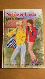 Nienke en Linda naar de klaproos - Willy van Roode, Boeken, Ophalen of Verzenden, Gelezen, Fictie algemeen