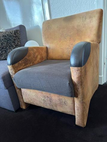 Gratis comfortabele feauteui beschikbaar voor biedingen