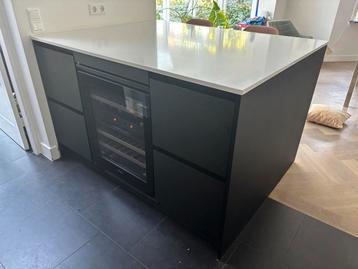 Keuken eiland/bar - 2019 geplaatst merk Tulp keukens beschikbaar voor biedingen