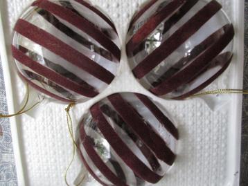 nieuw in doos - 3 kunststof kerstballen met bordeaux streep beschikbaar voor biedingen