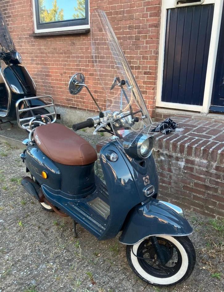 AGM NEW FLASH , SNORSCOOTER - 2014 -  KM 3833, Fietsen en Brommers, Snorfietsen en Snorscooters, Gebruikt, Overige merken, Benzine
