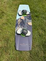 Slingshot Karolina Pro twintip Kiteboard 135cm + footstraps, Watersport en Boten, Twintip, Ophalen, Gebruikt