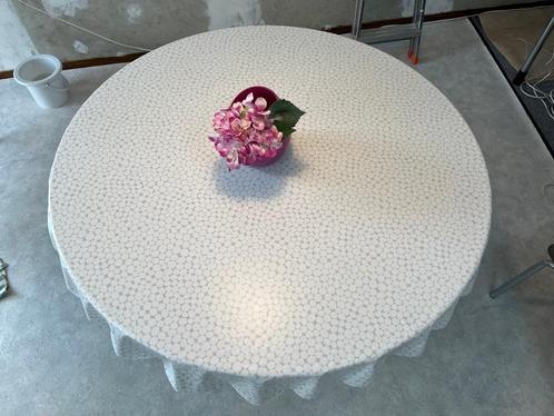 Nette moderne eettafel (rond 120 cm; hoog 75 cm)! (zie foto', Huis en Inrichting, Tafels | Salontafels, Gebruikt, Minder dan 50 cm