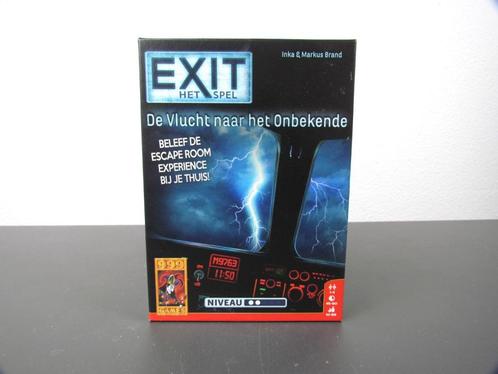 Exit De Vlucht naar het Onbekende - 999 Games - Kaartspel, Hobby en Vrije tijd, Gezelschapsspellen | Kaartspellen, Zo goed als nieuw