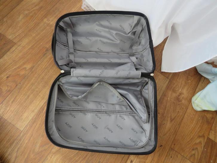 zwarte hard case trolley beschadigd met tsa cijferslot line, Sieraden, Tassen en Uiterlijk, Koffers, Gebruikt, Hard kunststof