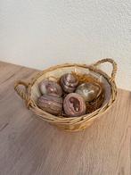 Mooie rieten mand met stenen eieren, Ophalen of Verzenden, Rond, Riet, Mand