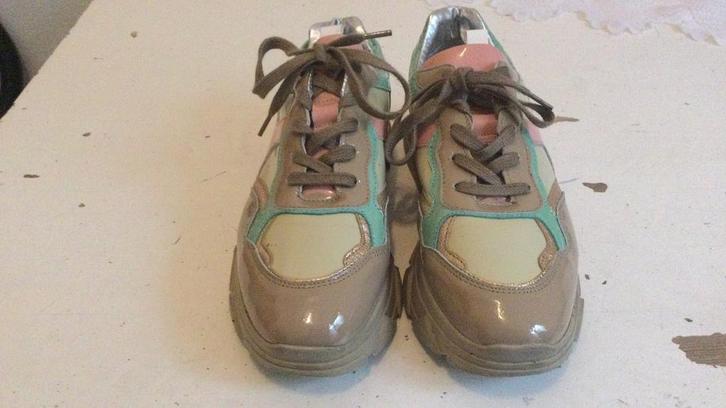 Janice sneakers maat 39 nieuwstaat winkelprijs €160, Kleding | Dames, Schoenen, Zo goed als nieuw, Sneakers of Gympen, Overige kleuren