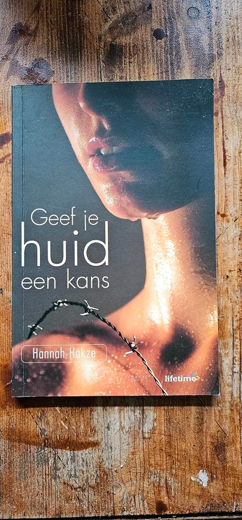 Geef je huid een kans - Hannah Hakze, Boeken, Gezondheid, Dieet en Voeding, Zo goed als nieuw, Gezondheid en Conditie, Ophalen of Verzenden