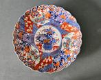 Een Imari porseleinen bord,, Antiek en Kunst, Antiek | Porselein, Verzenden