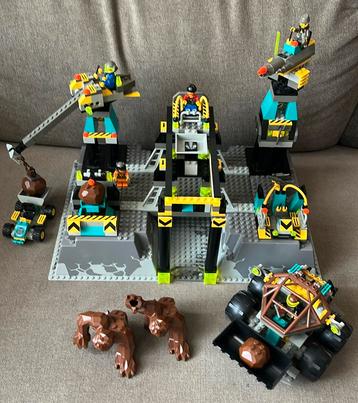 Vintage Lego sets 4950 Loader Dozer en 4990 Rock Raiders HQ beschikbaar voor biedingen