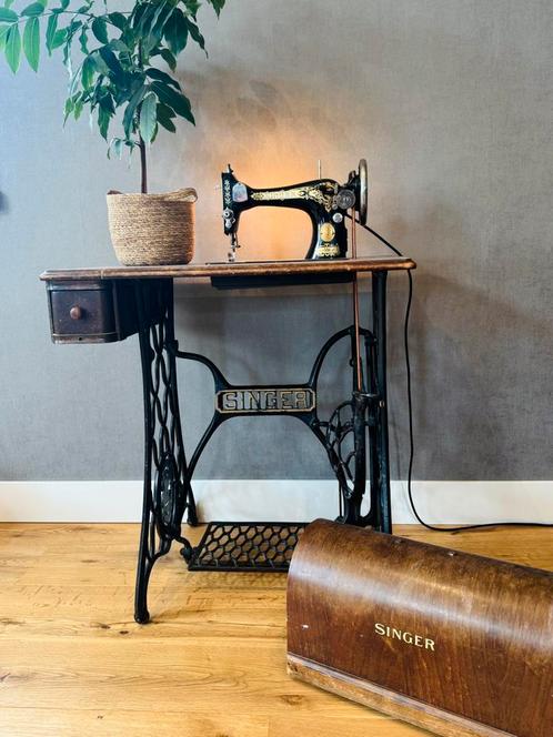 Singer naaimachine tafel met lampje 1923, Antiek en Kunst, Antiek | Naaimachines, Ophalen