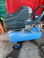 Mobiele oliegesmeerde compressor, Doe-het-zelf en Verbouw, Compressors, Ophalen of Verzenden, Gebruikt, 6 tot 10 bar