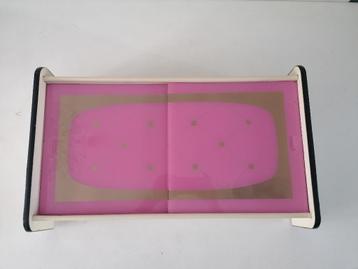 vintage kastje voor aan de wand met glazen deurtjes izgst beschikbaar voor biedingen