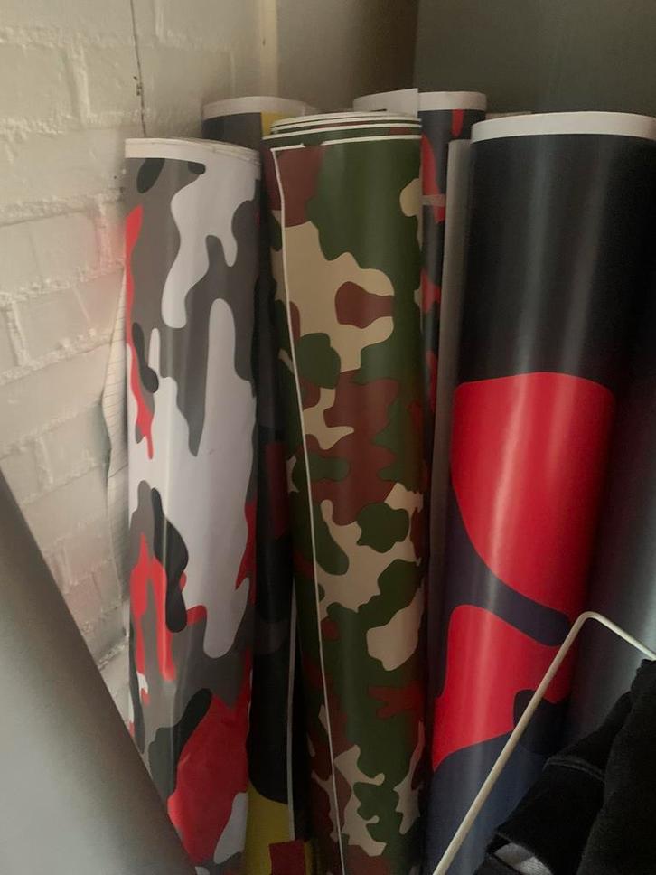 Vinyl wrap / PVC folie camo rood/grijs/zwart/wit, Doe-het-zelf en Verbouw, Zeil en Folie, Zo goed als nieuw, Folie, Minder dan 5 m²
