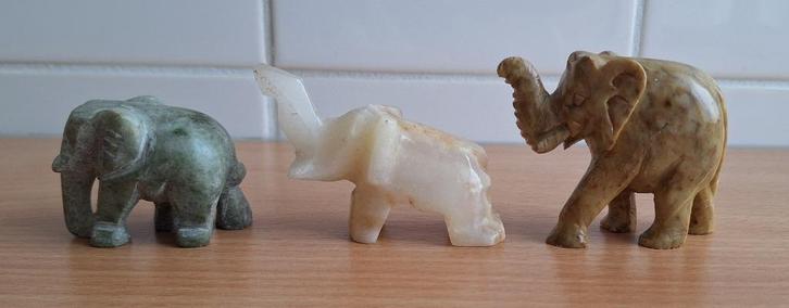 Drie x Beeldje van een Olifant, Olifantje van Natuursteen, Verzamelen, Beelden en Beeldjes, Zo goed als nieuw, Dier, Ophalen of Verzenden