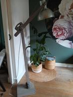 Leuke staande lamp, industrieel, Huis en Inrichting, Lampen | Vloerlampen, Ophalen, Zo goed als nieuw, Hout, 150 tot 200 cm