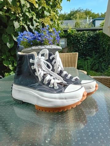 Converse sneakers beschikbaar voor biedingen