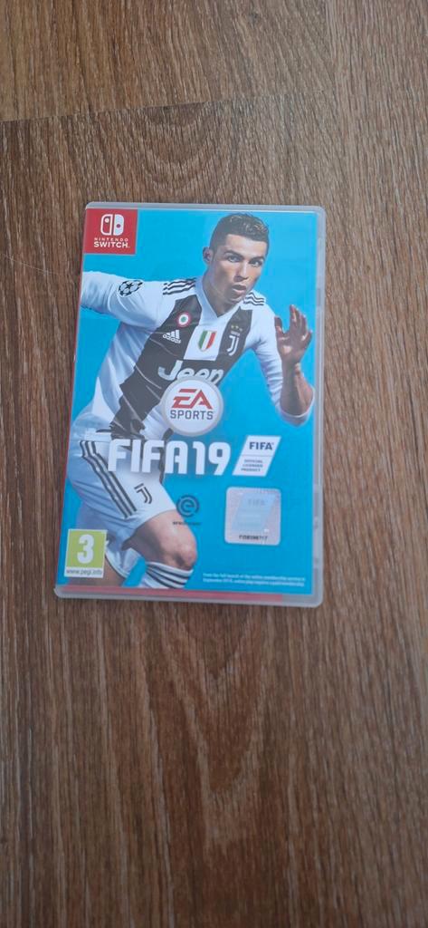 FIFA 19 - Nintendo Switch, Spelcomputers en Games, Games | Nintendo Switch, Gebruikt, Sport, 2 spelers, Vanaf 3 jaar, Eén computer