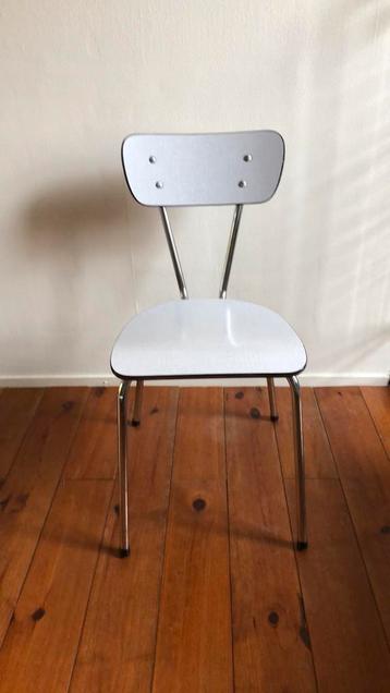 Nette Formica stoel jaren 60 70 beschikbaar voor biedingen