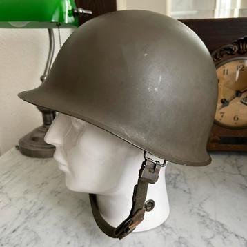 puntgave vintage legerhelm staal met binnenwerk en sluiting beschikbaar voor biedingen