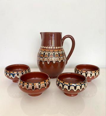Vintage set aardewerk kan met 4 kommetjes beschikbaar voor biedingen