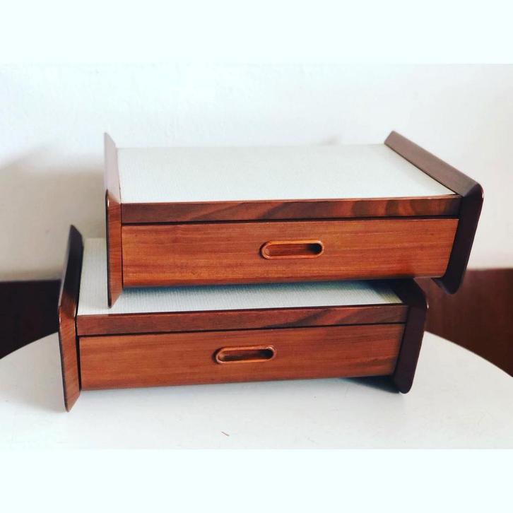 Louis van Teeffelen styl, Huis en Inrichting, Slaapkamer | Nachtkastjes, Gebruikt, 70 cm of meer, Minder dan 45 cm, Ophalen of Verzenden