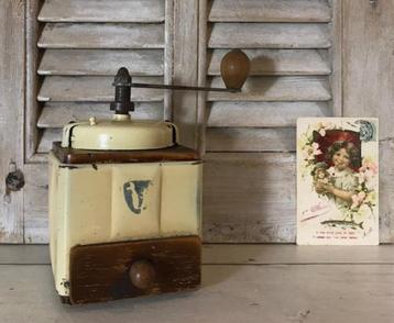 Antieke Franse koffiemolen van Peugeot Frères beschikbaar voor biedingen