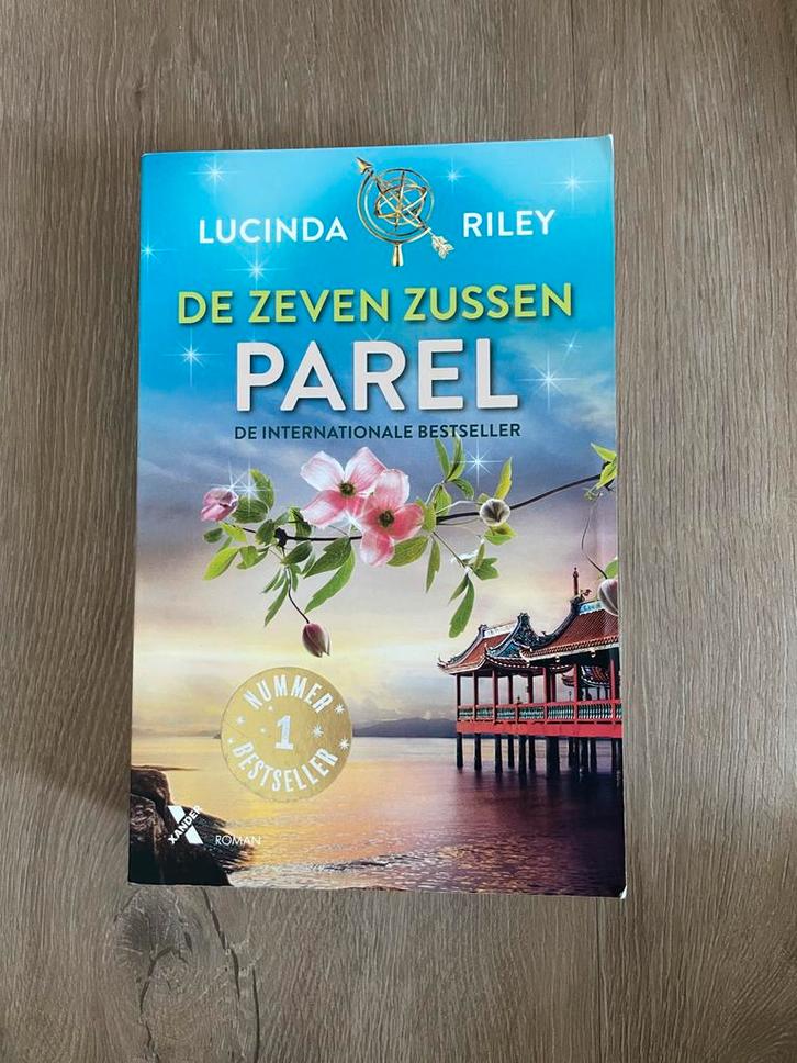 De Zeven Zussen - Parel, Lucinda Riley, Boeken, Romans, Zo goed als nieuw, Nederland, Ophalen