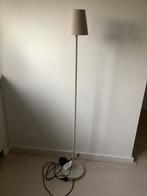 Vloerlamp Ivy 18x120 cm kleur taupe, Huis en Inrichting, Lampen | Vloerlampen, Ophalen, Nieuw, Metaal, 100 tot 150 cm