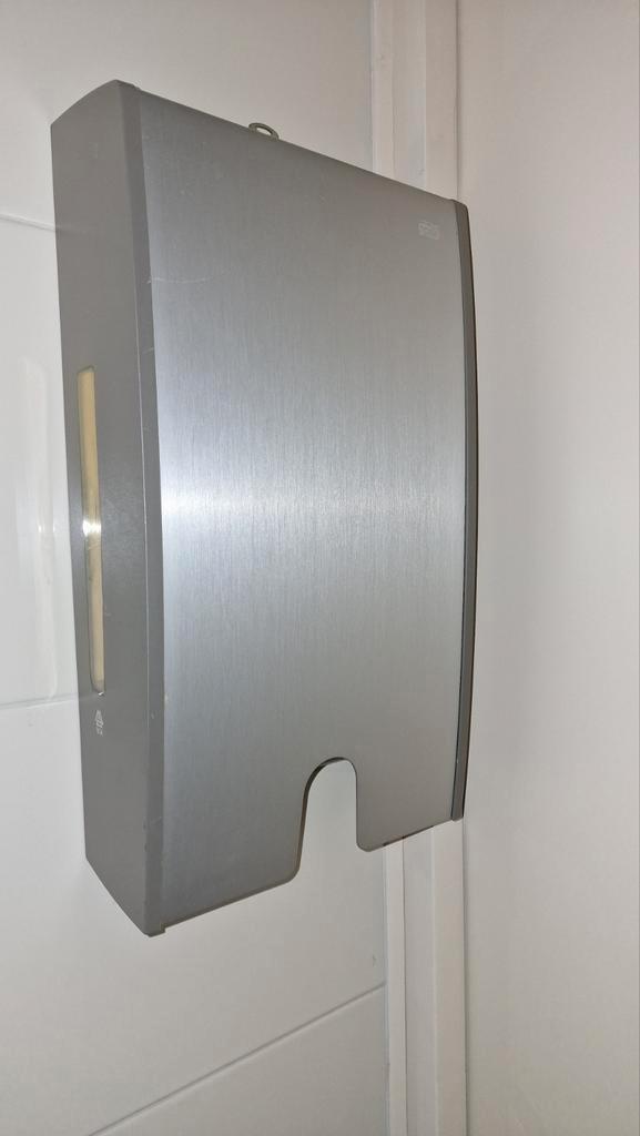 Tork Dispensers handdoekjes / toiletpapier houder RVS look, Huis en Inrichting, Schoonmaakartikelen, Ophalen of Verzenden