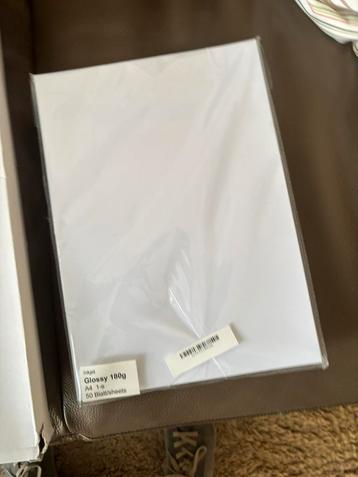 Foto papier 180 grams glossy. En laminating pouch film. beschikbaar voor biedingen