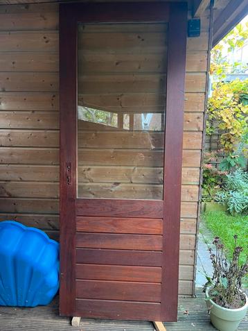 Hard houten buitendeur (211,7x82,6x4) beschikbaar voor biedingen