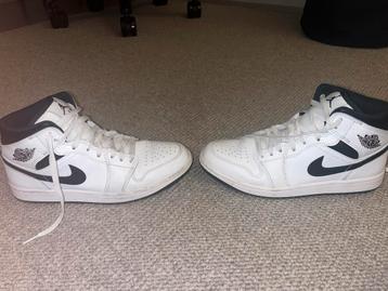 Nike Air Jordan 1 Mid Wit maat 42