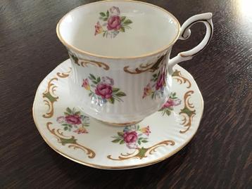 Queens fine bone china made in England / ROSINA beschikbaar voor biedingen