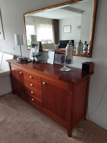 Kersenhouten Dressoir met spiegel en salontafel beschikbaar voor biedingen
