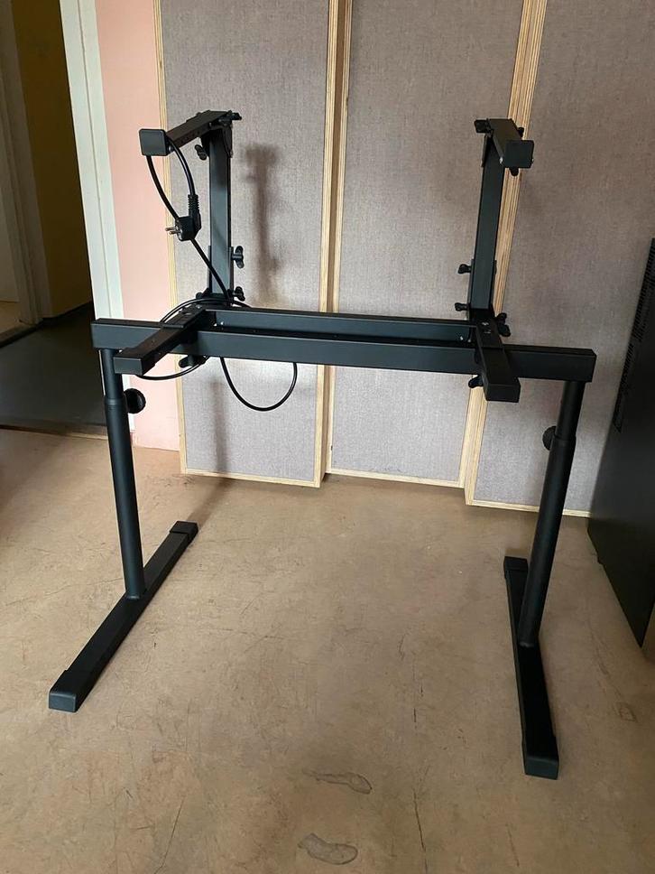 Black Panther KS-03 Pro Dubbele Keyboardstand met Stroom, Muziek en Instrumenten, Standaards, Zo goed als nieuw, Instrumentstandaard